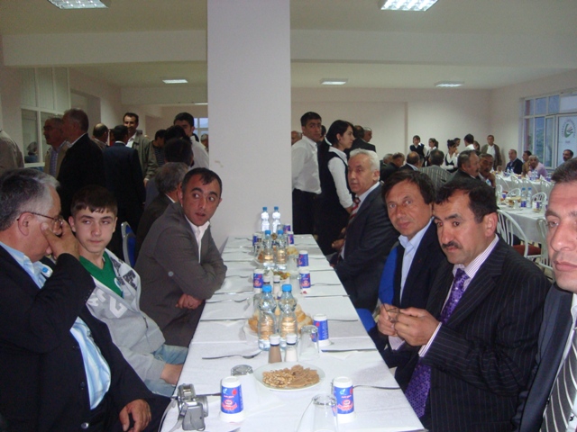 YARDIMLAŞMA DERNEĞİNE KAYNAŞMA YEMEĞİ VERİLDİ galerisi resim 1