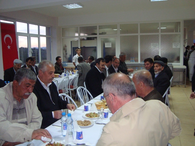 YARDIMLAŞMA DERNEĞİNE KAYNAŞMA YEMEĞİ VERİLDİ galerisi resim 2