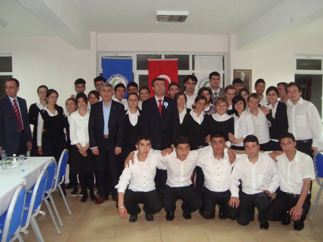 YARDIMLAŞMA DERNEĞİNE KAYNAŞMA YEMEĞİ VERİLDİ galerisi resim 7