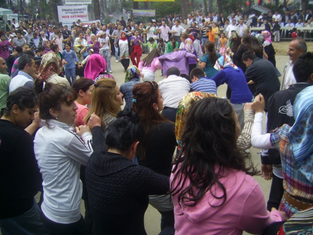 Şebinkarahisarlılar Yardımlaşma Derneğinin düzenlemiş olduğu piknik galerisi resim 15