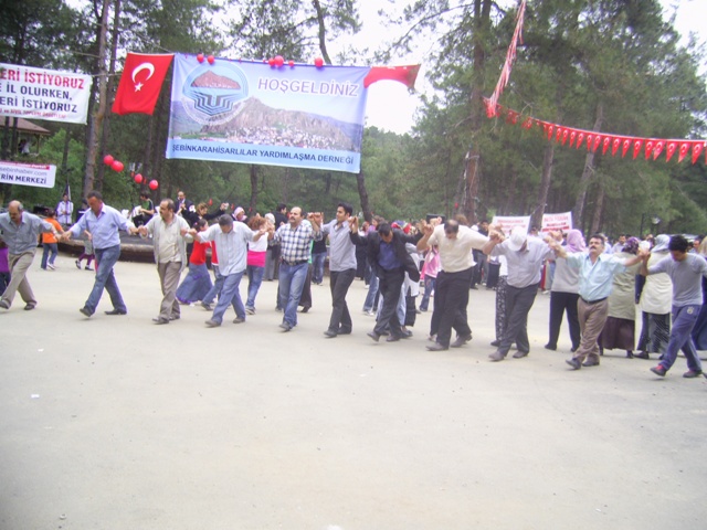 Şebinkarahisarlılar Yardımlaşma Derneğinin düzenlemiş olduğu piknik galerisi resim 3