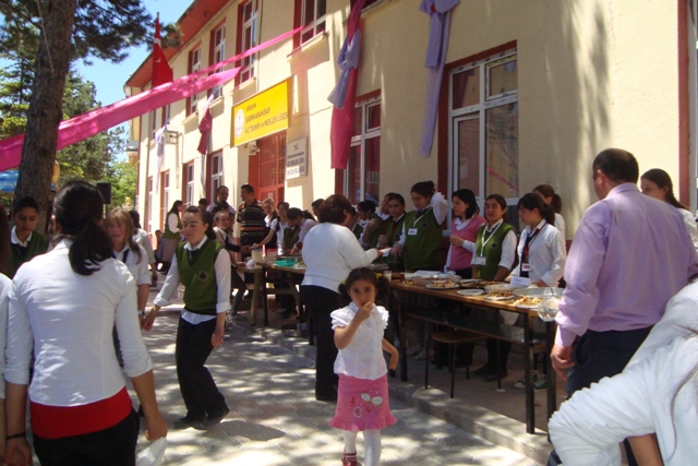 KIZ TEKNİK VE MESLEK LİSESİ OKUL KERMESİ galerisi resim 4