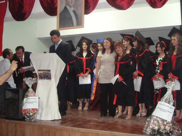 H. H. TEKIŞIK ANADOLU LİSESİ MEZUNİYET TÖRENİ 2009 galerisi resim 3