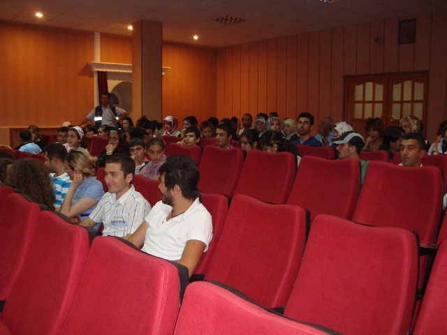 İNSAN DÜKKANI ADLI TİYATRODAN GÖRÜNTÜLER galerisi resim 1
