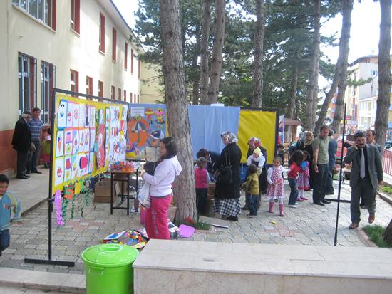 Okul Öncesi Eğitim Şenliği Etkinlikleri kapsamında resim sergisi galerisi resim 21