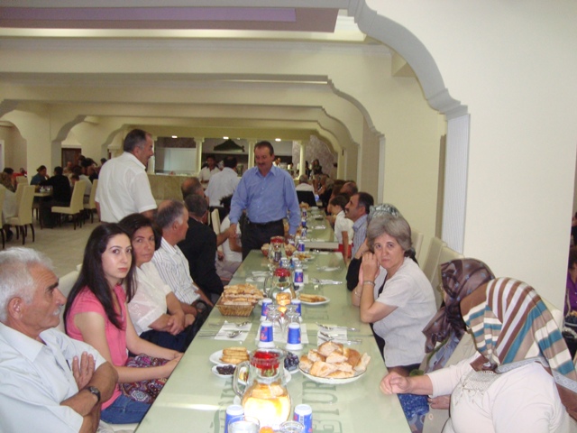 Türkiye Yardım Sevenler Derneği Şebinkarahisar Şubesinden iftar yemeği galerisi resim 17