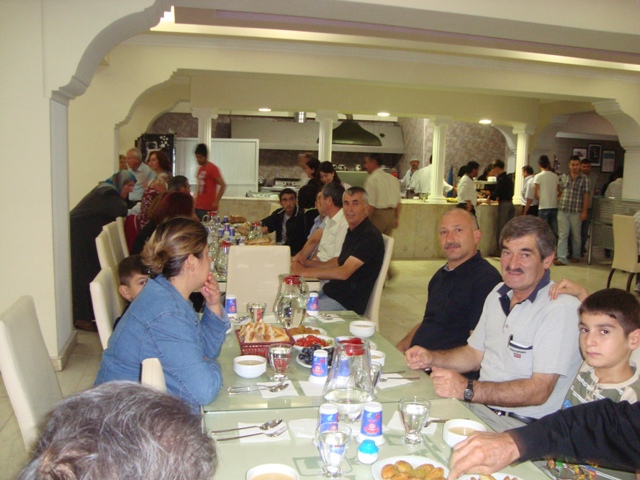 Türkiye Yardım Sevenler Derneği Şebinkarahisar Şubesinden iftar yemeği galerisi resim 20