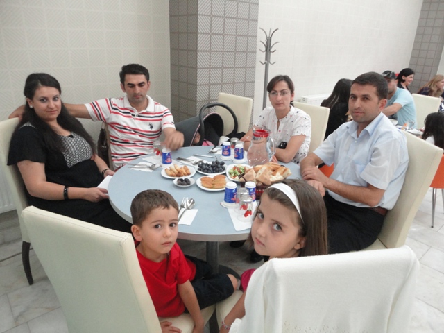 Türkiye Yardım Sevenler Derneği Şebinkarahisar Şubesinden iftar yemeği galerisi resim 3