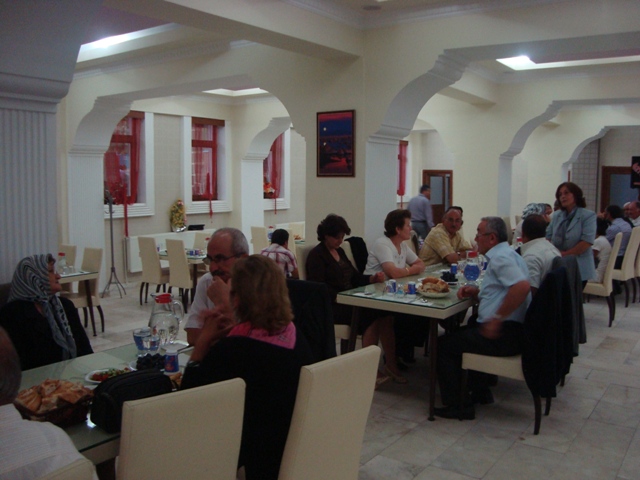 Türkiye Yardım Sevenler Derneği Şebinkarahisar Şubesinden iftar yemeği galerisi resim 8