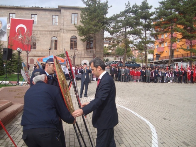 Cumhuriyetimizin ilanının 87. yıldönümü ilçemizde törenlerle kutlandı. galerisi resim 9