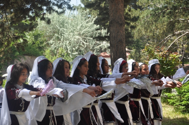 Şebinkarahisar Halk Eğitimi Merkezi Yıl Sonu Sergisini Törenle Açtı galerisi resim 11