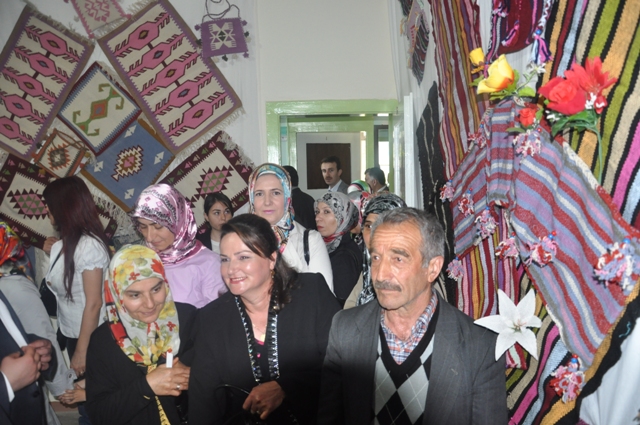 Şebinkarahisar Halk Eğitimi Merkezi Yıl Sonu Sergisini Törenle Açtı galerisi resim 29