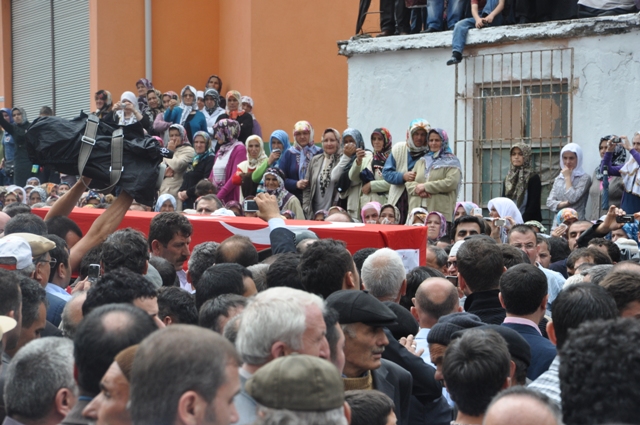 DERELİ YAVUZ KEMAL BELDESİNDEKİ ŞEHİDİMİZİ GÖZYAŞLARIYLA UĞURLADIK galerisi resim 10