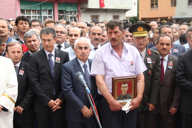 DERELİ YAVUZ KEMAL BELDESİNDEKİ ŞEHİDİMİZİ GÖZYAŞLARIYLA UĞURLADIK galerisi resim 2