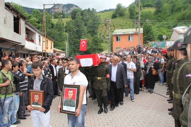 DERELİ YAVUZ KEMAL BELDESİNDEKİ ŞEHİDİMİZİ GÖZYAŞLARIYLA UĞURLADIK galerisi resim 6