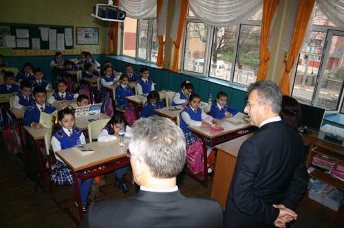 Vali Taşkesen in Okul Ziyareti