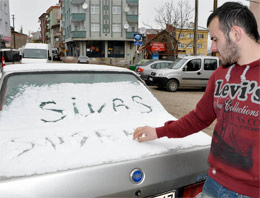 Suşehri'de Nisan ayı karı yağdı