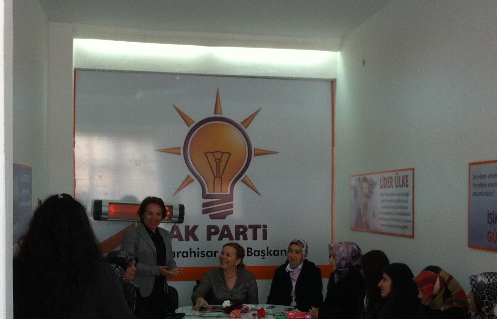 AK PARTİ İLÇE BAŞKANLIĞINDA KADINLAR GÜNÜ KUTLANDI