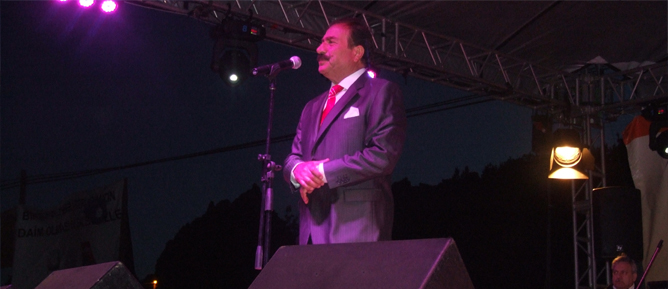 FESTİVALDE SAHNEYE MUSTAFA KÜÇÜK ÇIKINCA AKAN SULAR DURDU