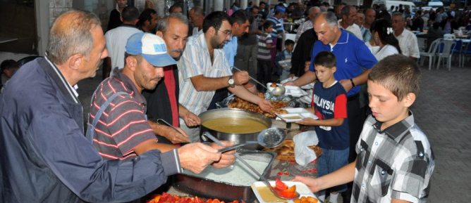 MİLLETVEKİLİ,BELEDİYE BAŞKANI  VATANDAŞ İFTAR SOFRASINDA BULUŞTU