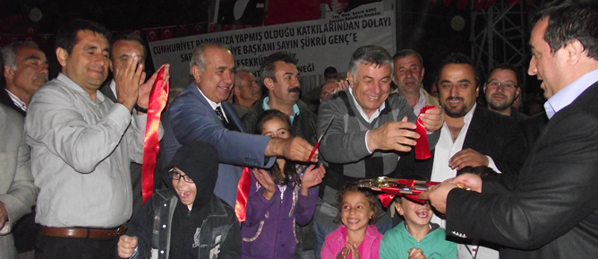 ŞÜKRÜ GENÇ GÖKÇEKENT'E YAPTIRDIĞI PARKIN AÇILIŞ TÖRENİNE KATILDI
