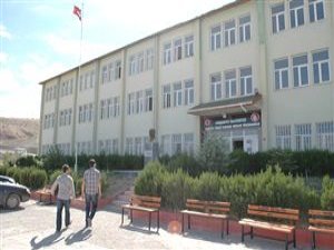 Suşehri'nde Meslek Yüksekokulunun Mevcudu 1000'e Yaklaştı