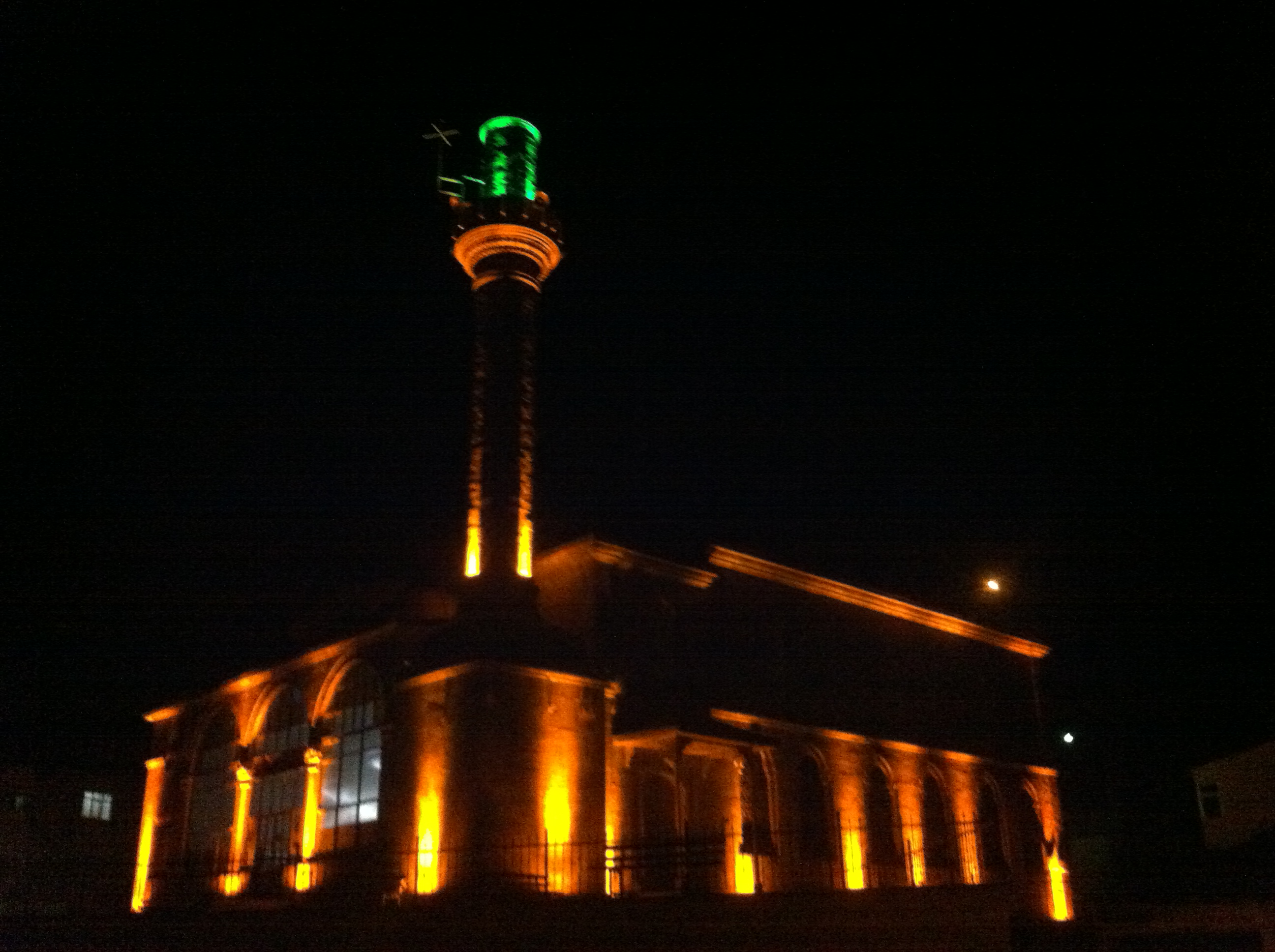 Tarihi Fatih Camii Aydınlatıldı.