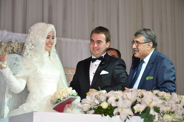 ŞEBİNKARAHİSAR KAYMAKAMI VE BELEDİYE BAŞKANI HEMŞEHRİMİZ ÜNAL KACIR'IN DÜĞÜNÜNE KATILDI