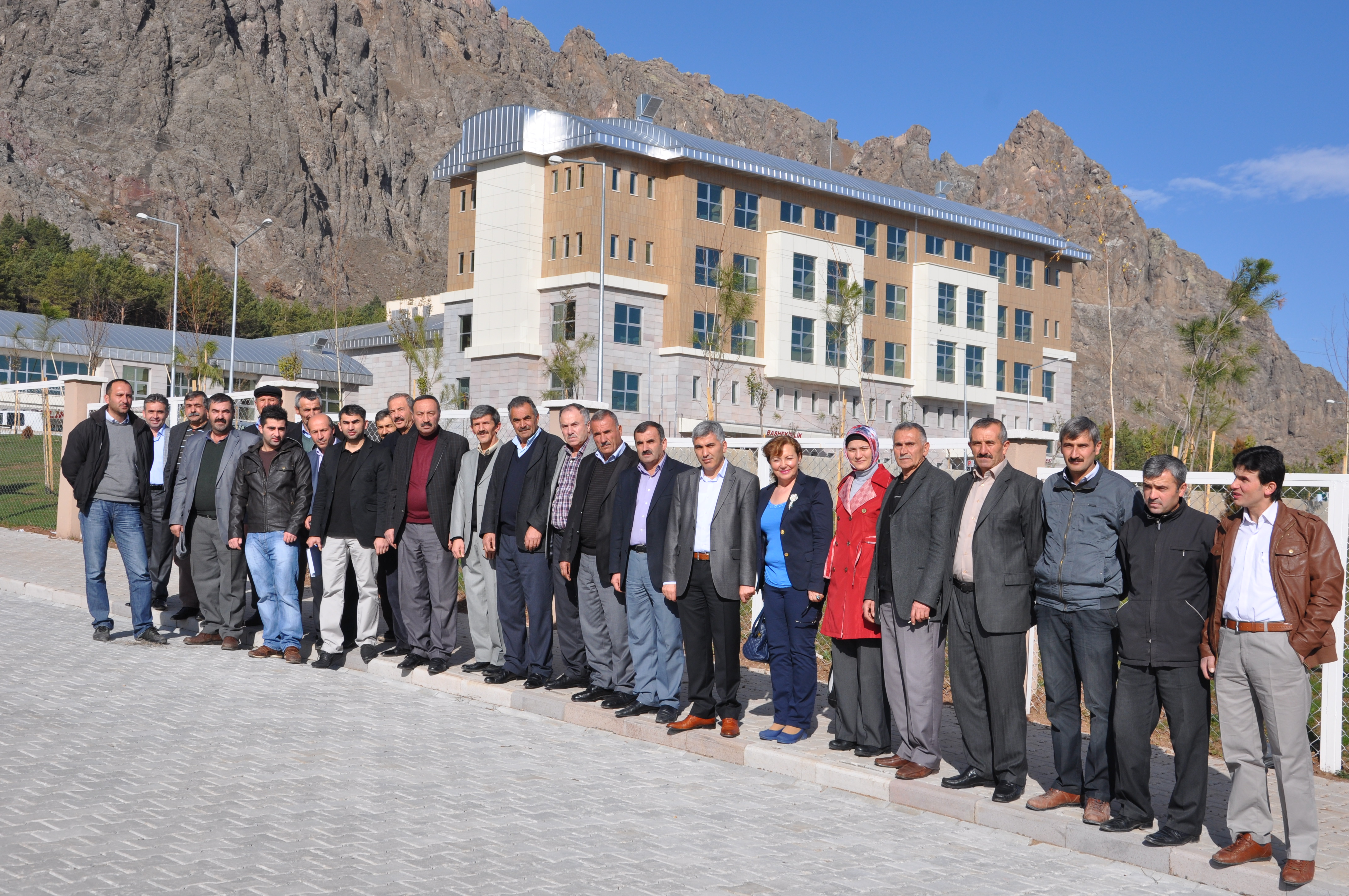 BAŞKAN YILANCI YATIRIM VE HİZMETLERİ, AK PARTİ İLÇE YÖNETİM KURULU ÜYELERİNE GEZDİRDİ