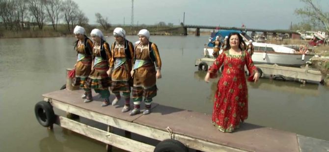 FİLİZ AĞAR - DENİZİN ORTASINDA